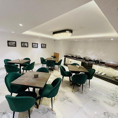 Hotel Malbork Inn @ Janakpuri Delhi  Ngoại thất bức ảnh