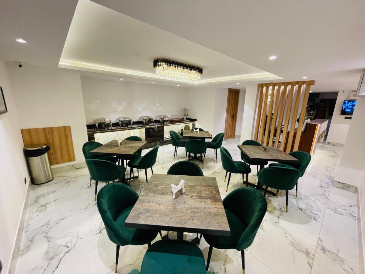 Hotel Malbork Inn @ Janakpuri Delhi  Ngoại thất bức ảnh